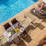 Coral Bay Sun Villa